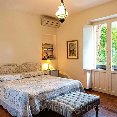 Meaculpa - A Pochi Passi Dal Mare